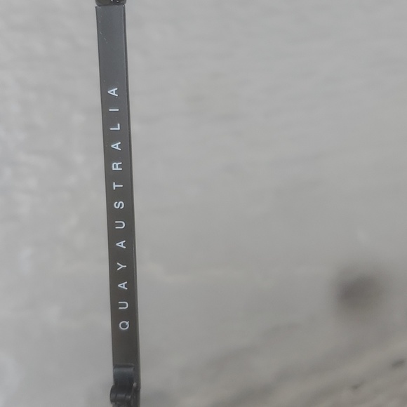 QUAY Australia Vivienne Sunglasses. - Picture 12 of 14